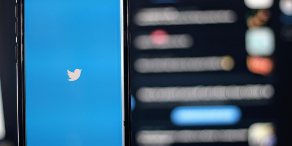 Twitter Tests the “Unmentioning” Feature and Releases the ALT Badge