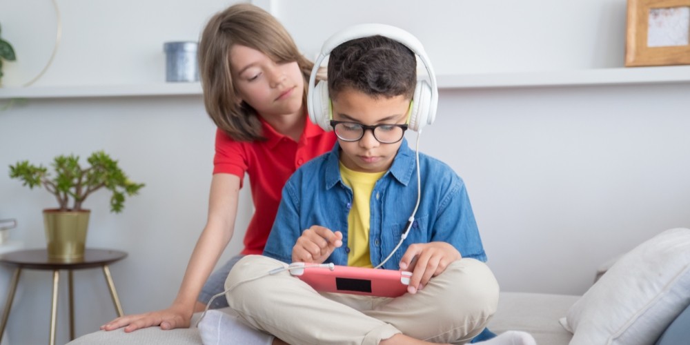 kids-playing-video-games-on-a-tablet
